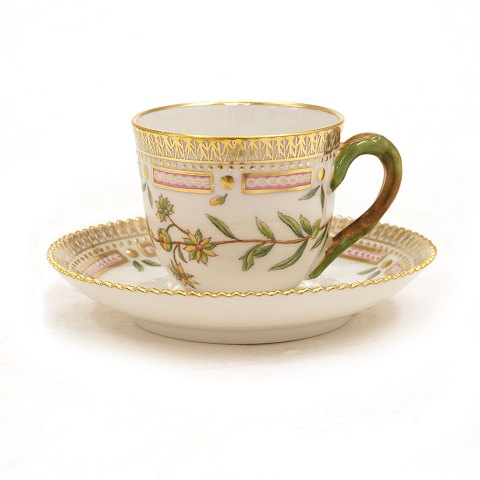 Flora Danica porcelain mocca cup by Royal 
Copenhagen. "Saxifraga Amoides L".
#3618. H: 6,2cm