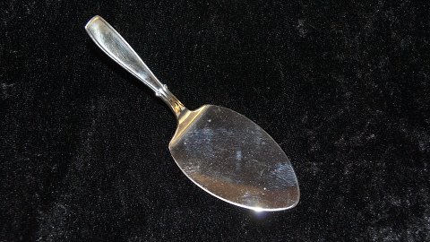 Cake spatula #Kvintus stain silver
Produced by Københavns Ske-Fabrik.
Length 16.2 cm
