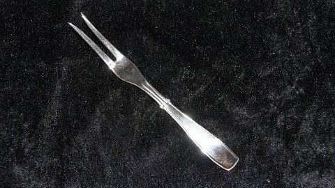 Cold cuts fork #Kvintus stain silver
Produced by Københavns Ske-Fabrik.
Length 15 cm