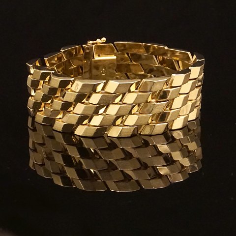 14kt Gold Armband mit fünf Reihen. L: 20cm. B: 
2,2cm. G: 54gr