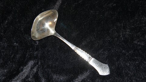 Sauce spoon, #Louise Sølvplet cutlery
Manufacturer: O.V. Mogensen and Fredericia Silver
Length 17.5 cm.