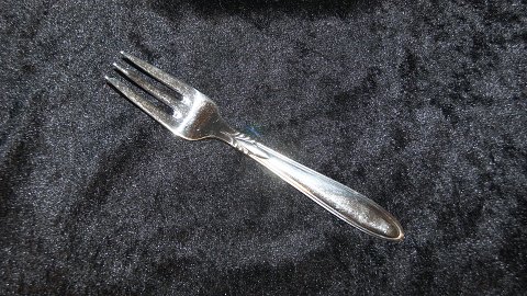 Cake fork, # Sextus, Silver stain cutlery
Producer: Københavns Ske-Fabrik
Length 14.5 cm.
