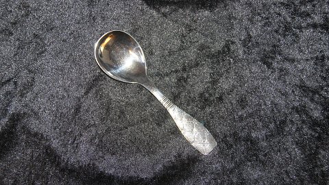 Sugar box, #Stjerne Sølvplet cutlery
Finn Christensen
Length 12 cm.