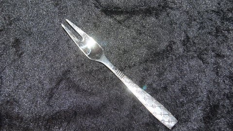 Cold cuts fork, #Stjerne Sølvplet cutlery
Finn Christensen
Length 14.5 cm.