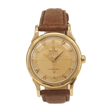 Omega Constellation 14kt gold with pie pan dial. 
Ref. 2852/2853 SC. Calibre 501, automatic. Circa 
1956. D: 35mm