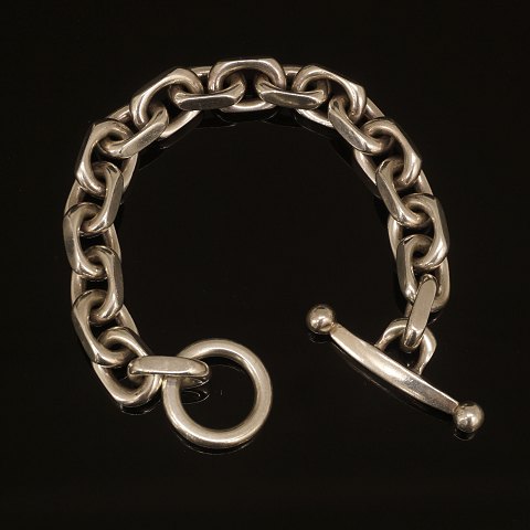 Sterlingsilver anchor bracelet from F. Hingelberg, 
Denmark. L: 20cm. W: 77gr