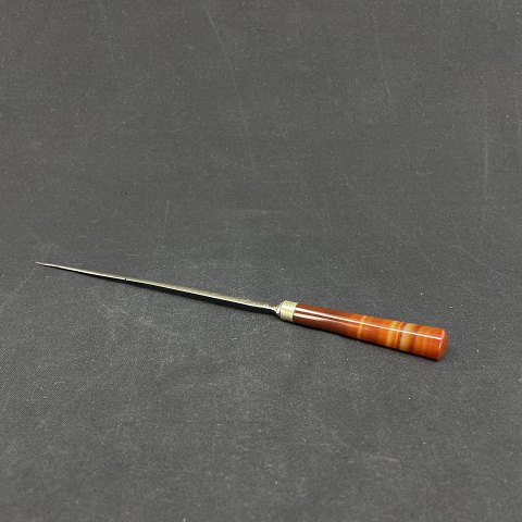 Fin brevkniv med håndtag i agat, 22,5 cm.