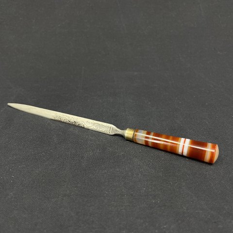Fine letter knife with handle in agate