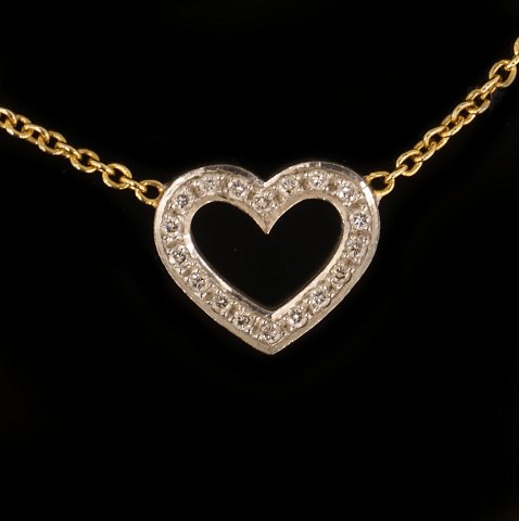 Ole Lynggaard Copenhagen Hearts necklace of 18kt 
gold. Necklace L: 43cm. Heart: 12x14mm