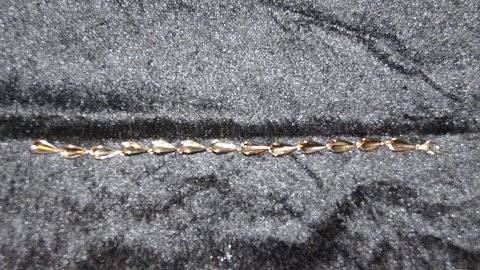 Elegant  Armbånd 14 karat Guld
Stemplet  585
Længde 19,7 Cm