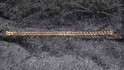 Elegant bracelet in 14 carat Gold
Stamped AAE 585
Length 19.5 cm