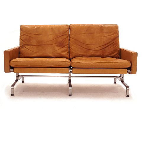 Poul Kjærholm PK31/2 sofa with patinated original 
brown leather. Manufactured by Fritz Hansen, 
Denmark. H: 70cm. L: 137cm. D: 76cm