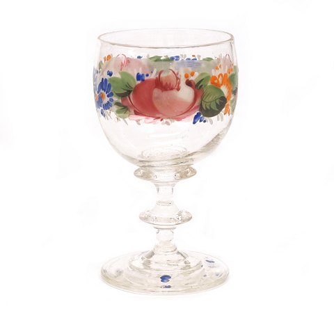 An enamel decorated wine glass. Circa 1860. H: 
11,5cm