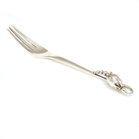Georg Jensen sterlingsilver Blossom serving fork. 
#84. L: 21cm. W: 62gr