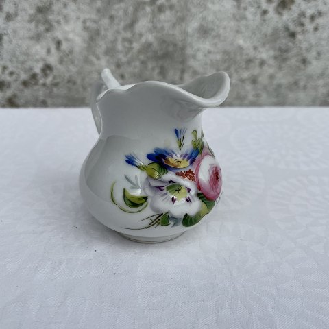 Bing & Grondahl
Cream jug
with painted flowers
# B & G
* 350 DKK