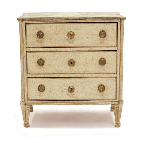 Small Gustavian commode with marble imitated top 
and three drawers. Sweden circa 1780-1800. H: 
77cm. Top: 40x72cm