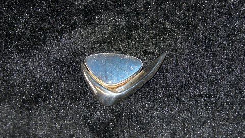 Brooch with bluish stone in Silver
Stamped KGKI 925