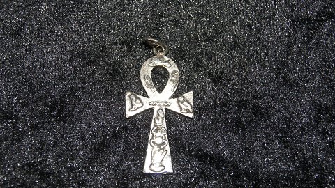 Pendant in Silver with Egyptian characters on
Height 3.5 cm
Nice and well maintained condition
