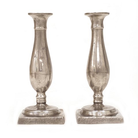 Pair of Empire pewter candlesticks. Circa 1840. H: 
20cm