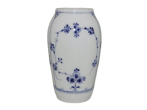 Blue Fluted Plain
Small vase from 1923-1928