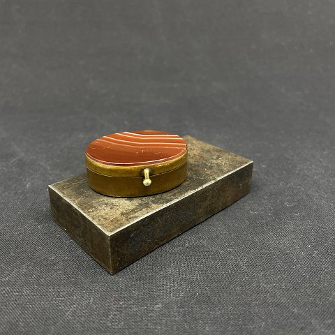 Oval pill box with ribbon agat