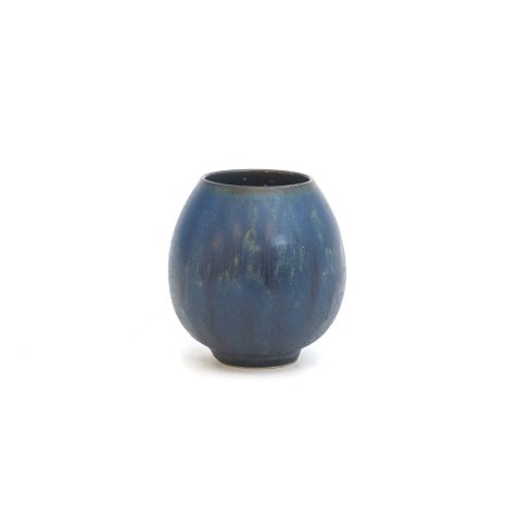 Small blue glazed Saxbo stoneware vase. Signed 
Saxbo 499 ESTN. H: 6cm