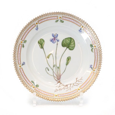 Flora Danica plate by Royal Copenhagen. #3573. D: 
19,5cm