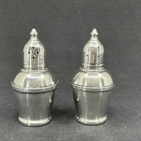 Salt and pepper shaker in silver