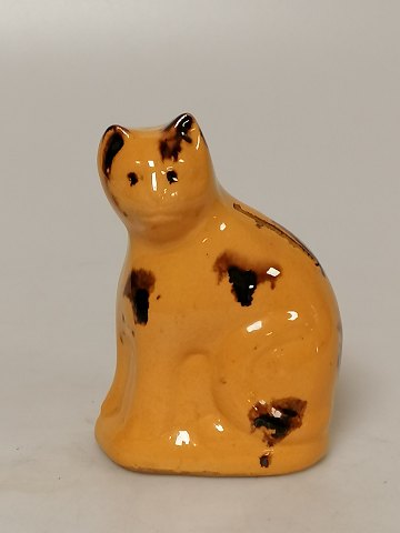 Money box in the shape of a cat