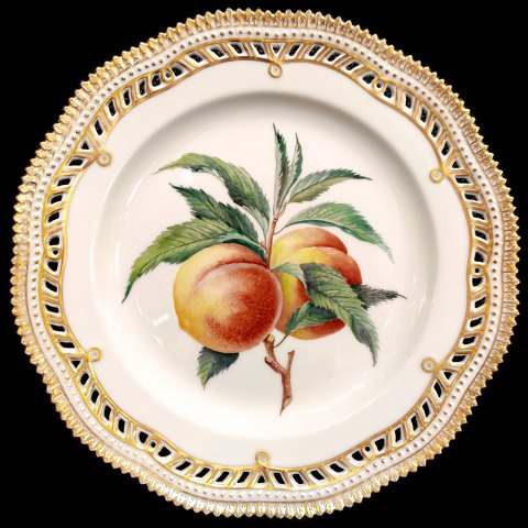 Royal Copenhagen, Flora Danica; Lunch plate #3554 with fruit