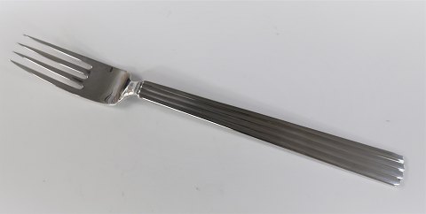 Georg Jensen. Bernadotte sølvbestik. Sterling (925). Frokostgaffel. Længde 17,8 
cm.