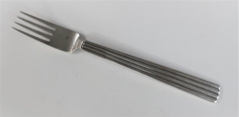 Georg Jensen. Bernadotte sølvbestik. Sterling (925). Middagsgaffel. Længde 19 
cm.
