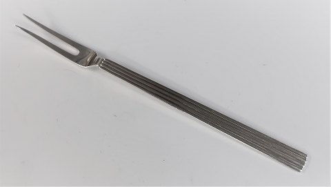 Georg Jensen. Bernadotte sølvbestik. Sterling (925). Pålægsgaffel stor. Længde 
18 cm.