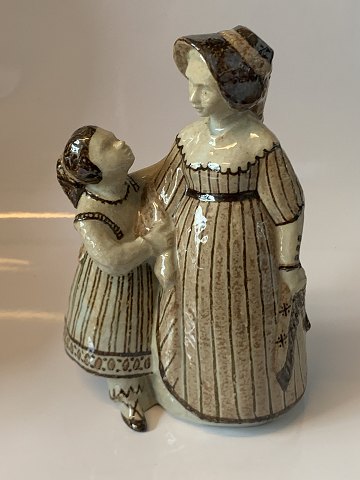 Mother and Child Ceramic figure Bing and Grøndahl
Tire no. 7206
Height 26 cm