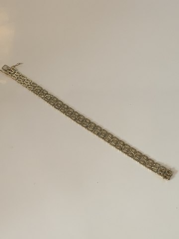 Elegant V pattern in 14 carat gold and white gold
Stamped 585
Length 19.5 cm approx
Nice and well maintained condition