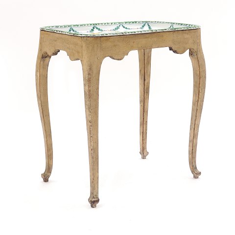 Swedish faience tray top table. Signed Stockholm 
14.01.175x. Sweden circa 1755. H: 75cm. Top: 
67x46cm