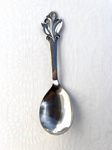 Cohr silverware factory
Silver/stainless steel 
Serving spoon
DKK 375