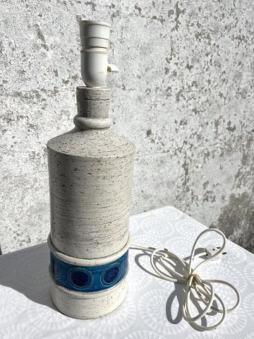 Italienisch
Aldo Londi
Bitossi blau
Große Tischlampe
*1150 DKK