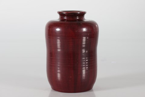 Royal Copenhagen
Carl Halier
Vase with oxblood glaze
