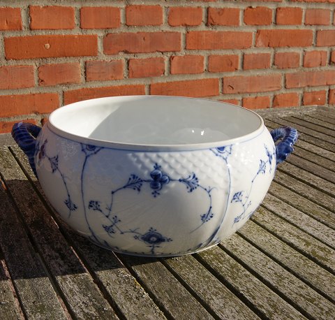Blue Traditional scaly Danish porcelain. The large, round bowl for the soup tureen.