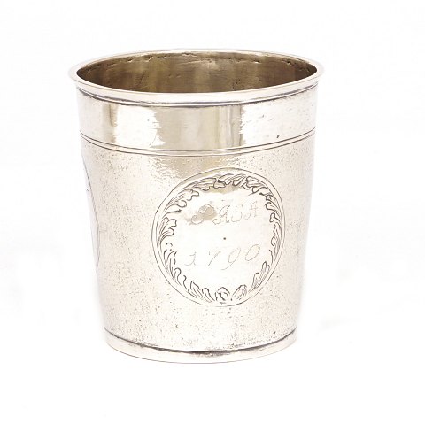 Small silver cup. Elias Brasen circa 1720. H: 
7,7cm. W: 74gr