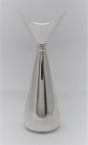 Toxværd. Sølv vase (925). Højde 16,5 cm.