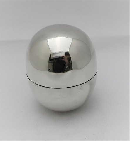 Georg Jensen. Sterling sølv Bonbonniere (925). Ellipse æg. Piet Hein. Model 
1147A. Højde 10 cm. Diameter 8,5 cm