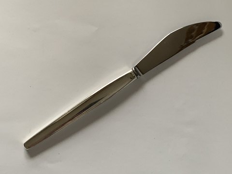 Middagskniv med rilskær #Cypres Georg Jensen
Længde 22,5 cm ca
