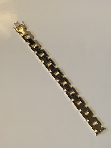 Block Bracelet 3 Rk in 14 carat gold
Stamped 585
Length 18.7 cm approx
Width 12.78 mm approx
Thickness 2.76 mm approx