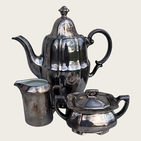 WMF Trio coffee set
Porcelain with silver glaze
*DKK 900