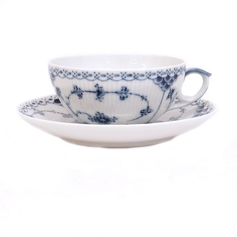 Royal Copenhagen blue fluted half lace tea cups 
#525. 6 cups on stock