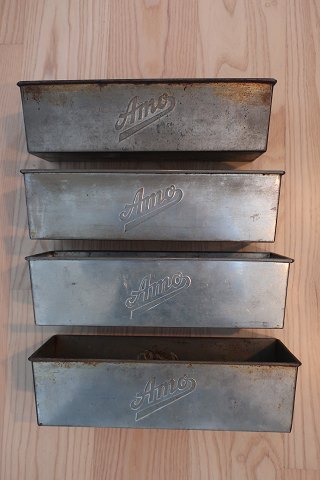 Gamle fine bageform "AMO" i metal
Kan købes samlet eller enkeltvis