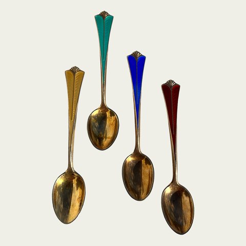 Coffee spoons with enamel 4 pcs
Green, Blue, Yellow, Red
*DKK 450 in total
