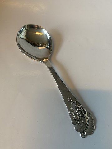 Serving spoon in Silver
Stamped : 3 towers
Produced in the year 1940 CK.H
Length 17.4 cm